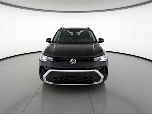 Used 2025 Volkswagen Taos SE image 2