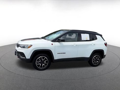 Used 2025 Jeep Compass Trailhawk AWD/4WD image 7