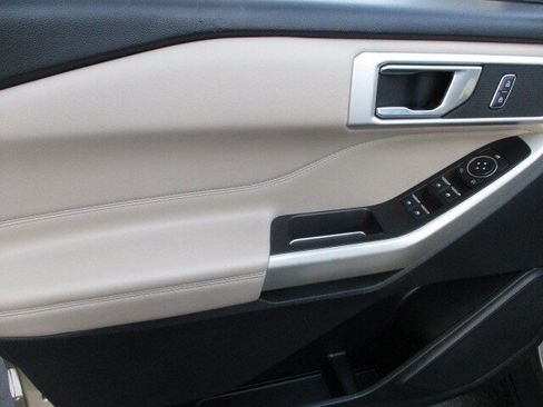 Used 2021 Ford Explorer XLT w/ Equipment Group 202A RWD image 15