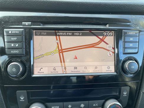 Used 2018 Nissan Rogue SV w/ Premium Package image 19