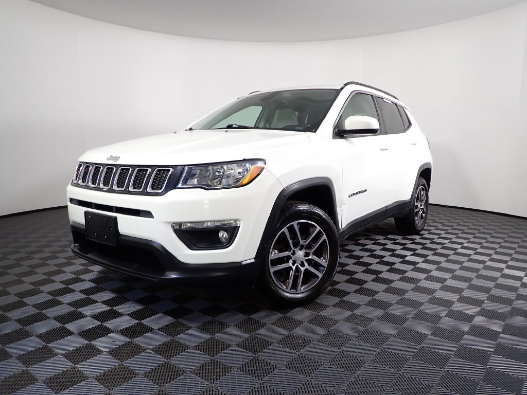 Used 2017 Jeep Compass Latitude w/ Popular Equipment Group AWD/4WD image 2