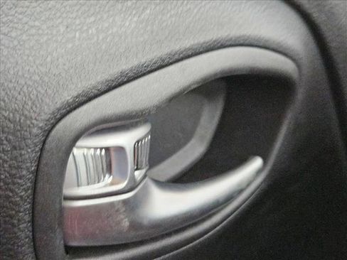 Used 2021 Jeep Renegade Sport image 18