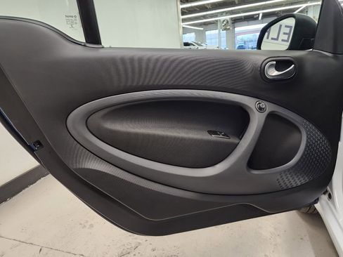 Used 2018 smart fortwo electric drive image 19