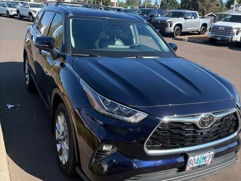 Used 2020 Toyota Highlander Limited AWD/4WD image 3