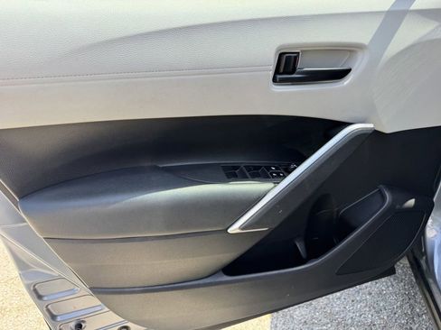 Used 2022 Toyota Corolla Cross LE FWD image 15