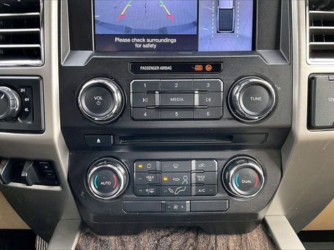 Used 2017 Ford F350 Lariat w/ Tow Technology Bundle image 16