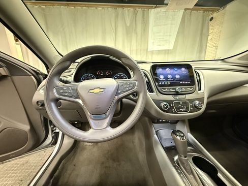 Used 2020 Chevrolet Malibu LS image 24