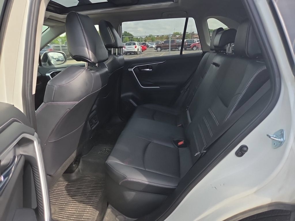 Used 2021 Toyota RAV4 Limited AWD/4WD image 4