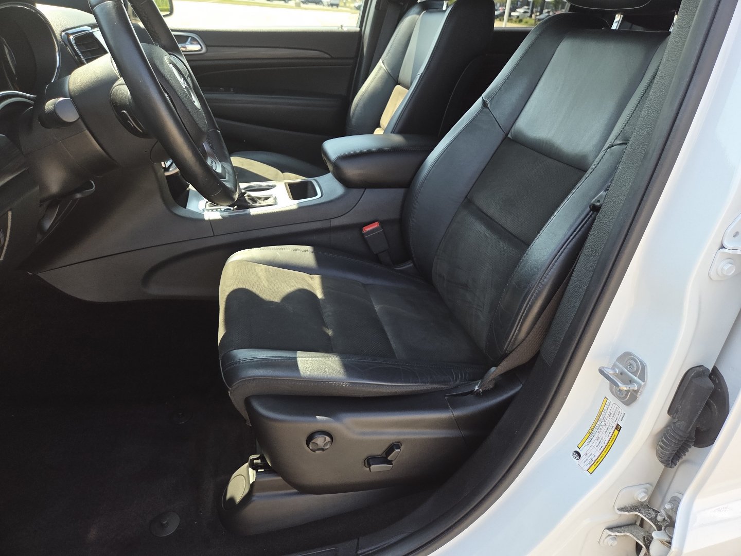 Used 2019 Jeep Grand Cherokee Altitude AWD/4WD image 25
