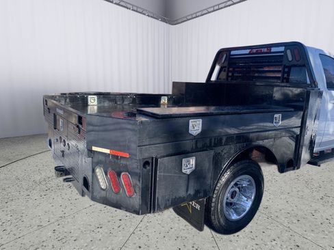 Used 2022 GMC Sierra 3500 SLE w/ SLE Convenience Package image 14