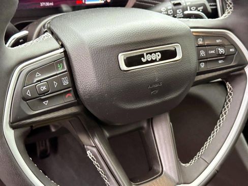 Used 2023 Jeep Grand Cherokee Altitude AWD/4WD image 22
