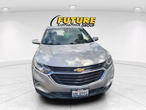 Used 2020 Chevrolet Equinox LT image 2