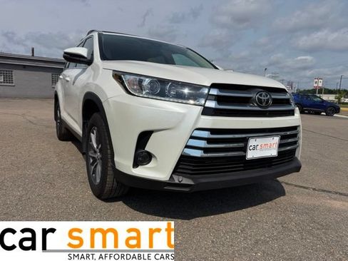 Used 2019 Toyota Highlander XLE AWD/4WD image 1