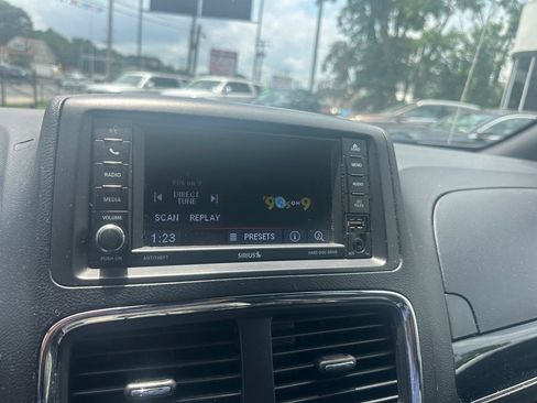 Used 2019 Dodge Grand Caravan SXT FWD image 18