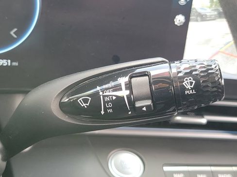Used 2024 Hyundai Elantra SEL FWD image 34