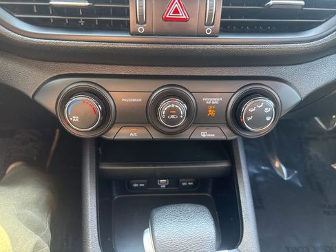 Used 2022 Kia Forte LXS FWD image 17