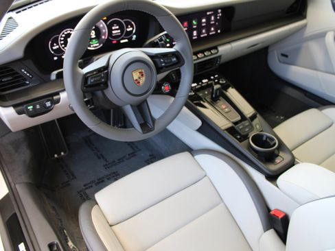 Certified 2025 Porsche 911 Carrera GTS RWD image 4
