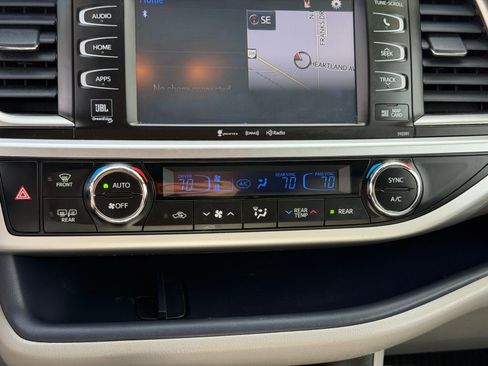 Used 2019 Toyota Highlander Limited Platinum image 25