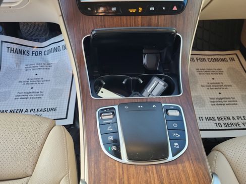 Used 2022 Mercedes-Benz GLC 300 4MATIC image 9