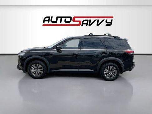 Used 2025 Nissan Pathfinder SV w/ SV Premium Package FWD image 4