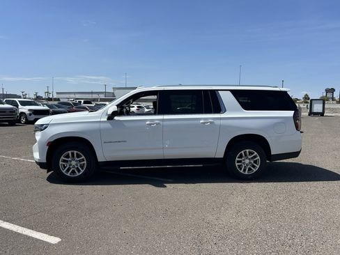 Used 2023 Chevrolet Suburban LT AWD/4WD image 2