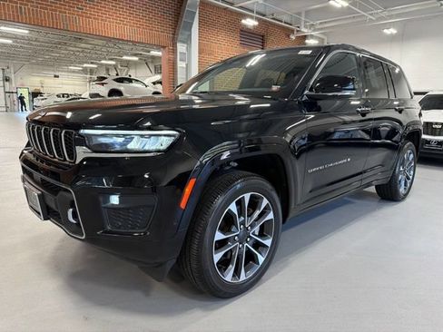 Used 2024 Jeep Grand Cherokee Overland w/ Trailer Tow Package AWD/4WD image 3