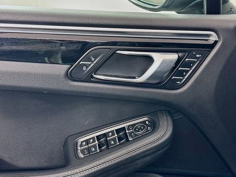 Used 2018 Porsche Macan image 17