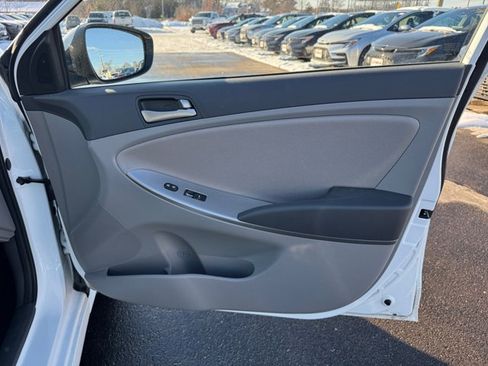 Used 2016 Hyundai Accent SE image 28