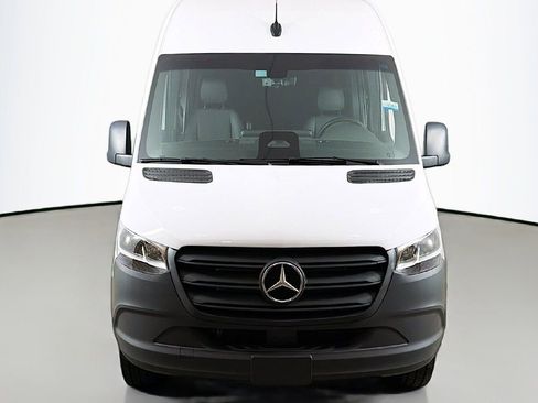 Used 2025 Mercedes-Benz Sprinter 2500 image 9
