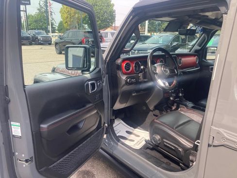 Used 2020 Jeep Wrangler Unlimited Rubicon w/ Dual Top Group AWD/4WD image 21