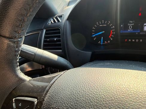 Used 2019 Ford Explorer XLT FWD image 14