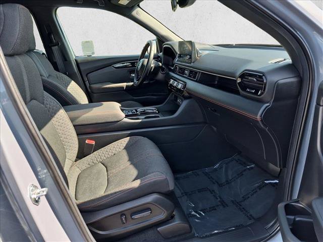 Used 2025 Honda Pilot Sport image 21