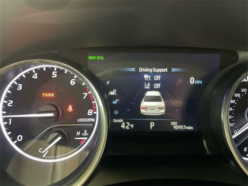 Used 2018 Toyota Camry XLE image 15