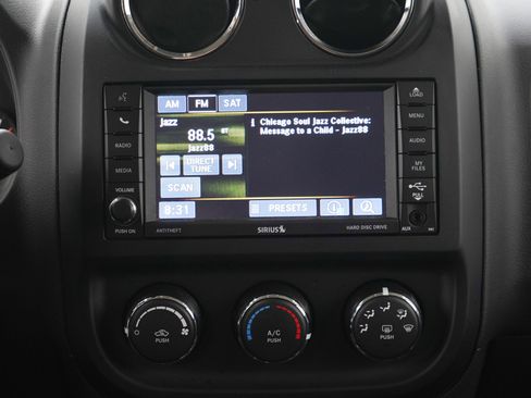 Used 2014 Jeep Patriot Latitude AWD/4WD image 17