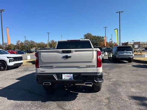New 2026 Chevrolet Silverado 1500 Custom Trail Boss w/ LPO, Dark Essentials Package image 4