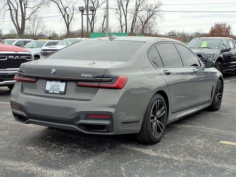 Used 2021 BMW 750i xDrive w/ Executive Package image 3