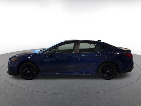 Used 2025 Toyota Camry SE image 9