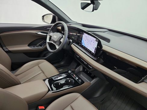 Used 2025 Audi Q6 e-tron Premium Plus w/ Premium Plus RWD image 18