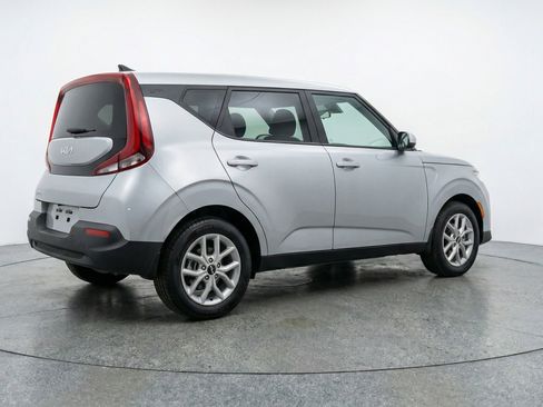 Used 2025 Kia Soul LX w/ LX Technology Package image 9
