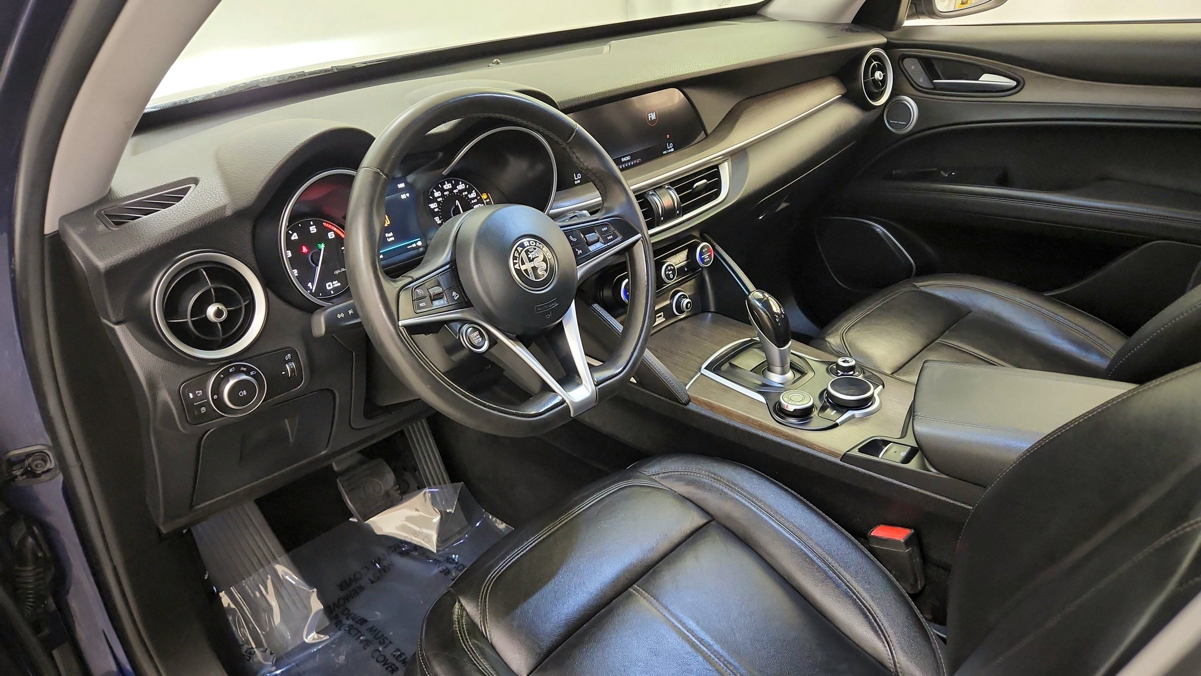 Used 2018 Alfa Romeo Stelvio Ti AWD/4WD image 16