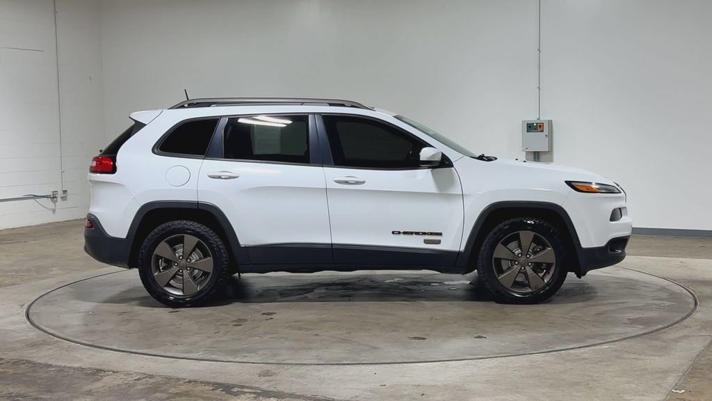Used 2017 Jeep Cherokee Latitude w/ Comfort & Sound Group AWD/4WD image 9