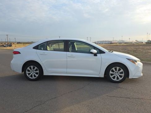 Used 2023 Toyota Corolla LE image 5