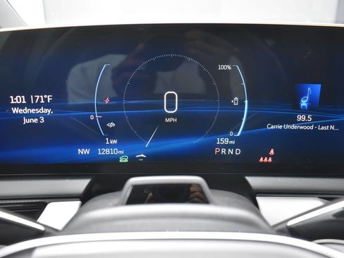 Used 2025 Cadillac Optiq Sport 2 w/ LPO, Floor Liner Package AWD/4WD image 17