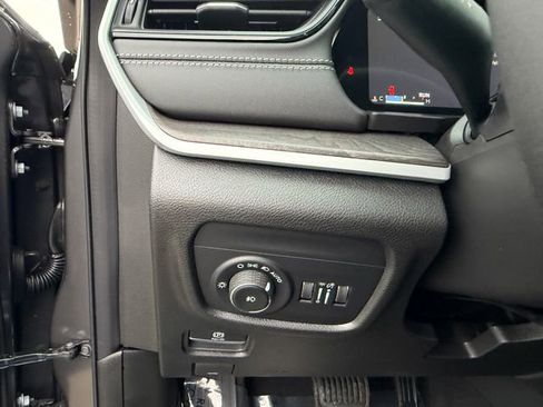 New 2026 Jeep Grand Cherokee Limited AWD/4WD image 19