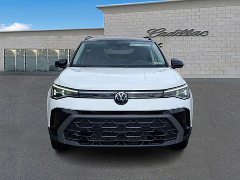 Used 2025 Volkswagen Taos SE AWD/4WD image 2