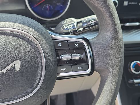 Used 2024 Kia Carnival LX image 29