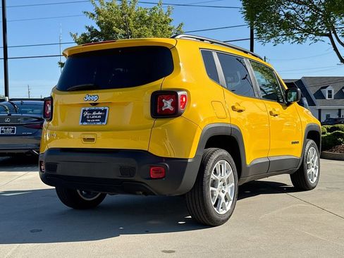 Used 2023 Jeep Renegade Latitude w/ Premium Group AWD/4WD image 8