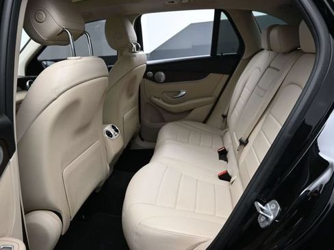 Used 2019 Mercedes-Benz GLC 300 4MATIC w/ Premium Package image 8