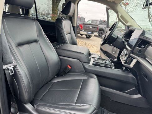 Used 2024 Ford Expedition XLT image 39