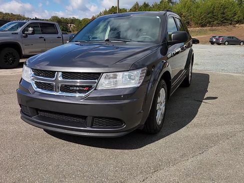 Used 2017 Dodge Journey SE image 12